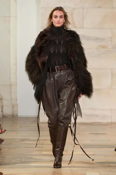 Look 19